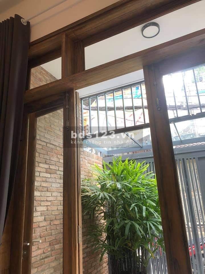 Bán nhà mới ở ngay Quang Trung, dt 70m2 (4mx17m), 2 tầng, giá 5.5 tỷ, tặng nội thất gỗ xịn