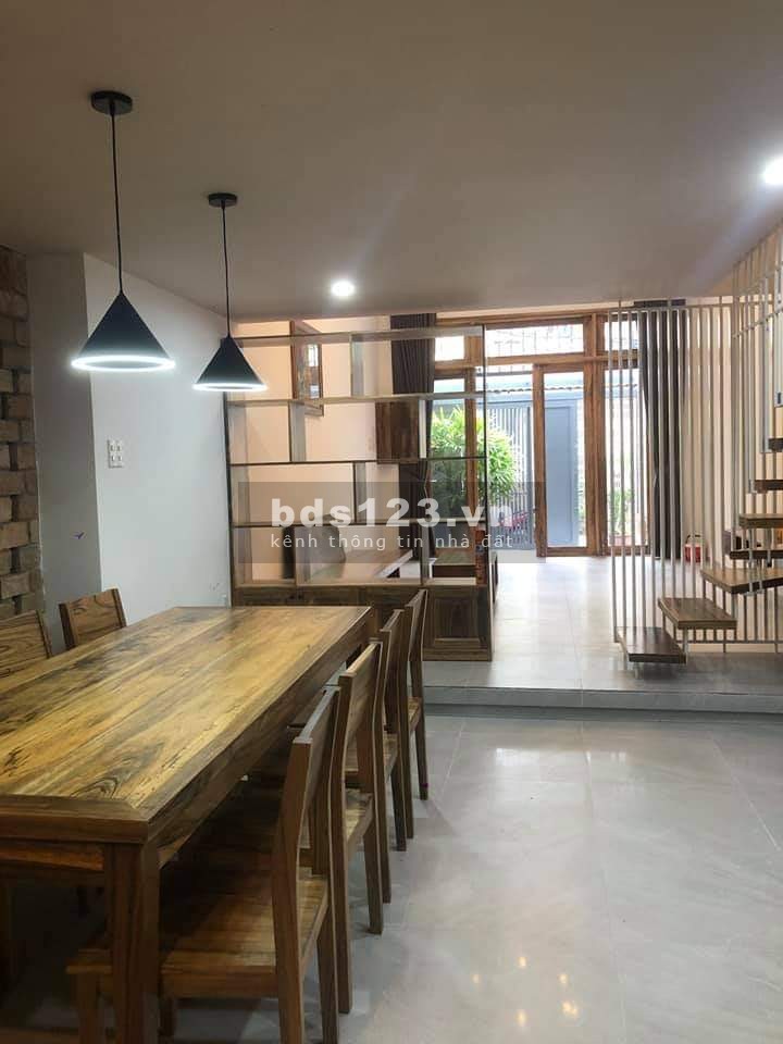 Bán nhà mới ở ngay Quang Trung, dt 70m2 (4mx17m), 2 tầng, giá 5.5 tỷ, tặng nội thất gỗ xịn