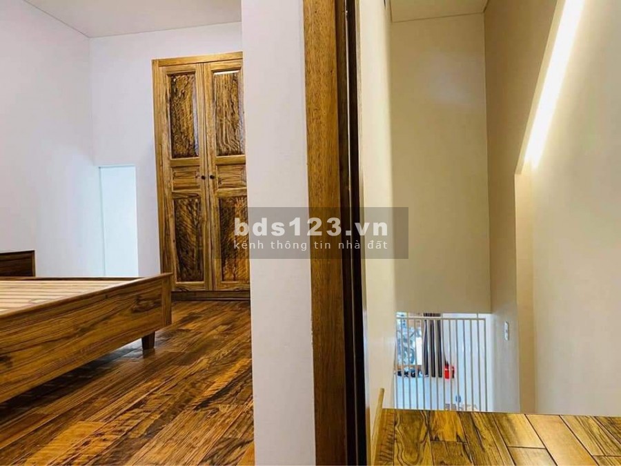 Bán nhà mới ở ngay Quang Trung, dt 70m2 (4mx17m), 2 tầng, giá 5.5 tỷ, tặng nội thất gỗ xịn