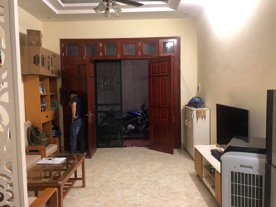 Bán nhà nguyên căn đường Võ Chí Công, dt 35m2, dt 35m2, mt 4m, dân xây, giá 3.2 tỷ