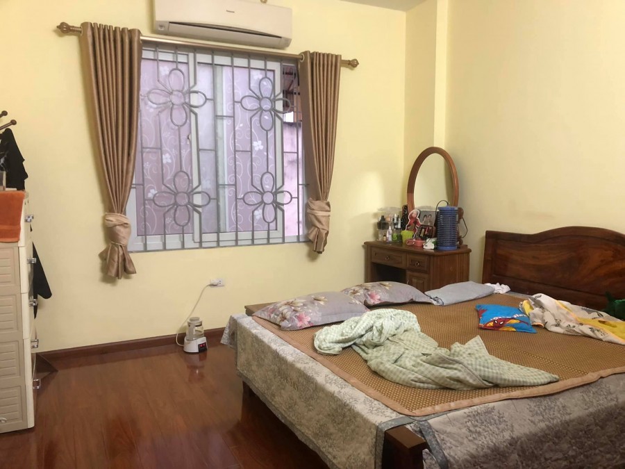 Bán nhà nguyên căn đường Võ Chí Công, dt 35m2, dt 35m2, mt 4m, dân xây, giá 3.2 tỷ