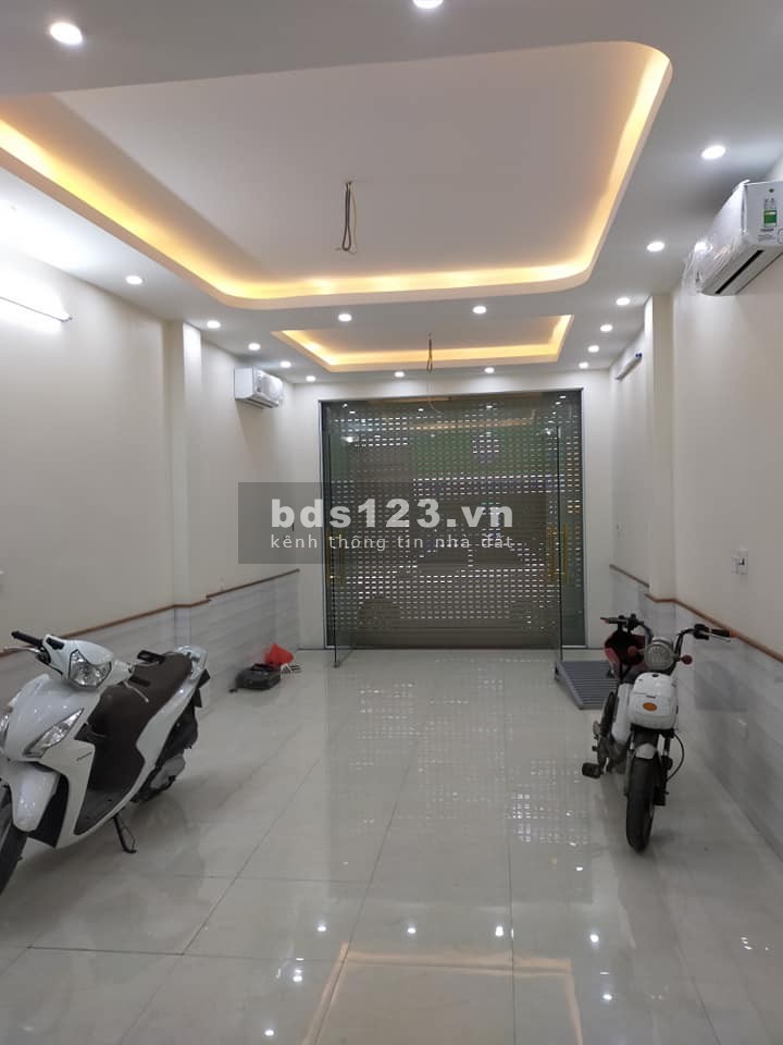 Bán nhà Đường Phạm Văn Đồng, Phân lô, Thang máy, Gara ôtô tránh, Kinh doanh.