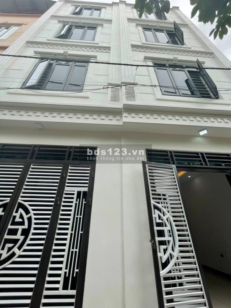 Bán nhà lô góc thoáng mát, ô tô 16 chỗ đổ cửa, công năng đầy đủ, ở cực sướng, lhcc