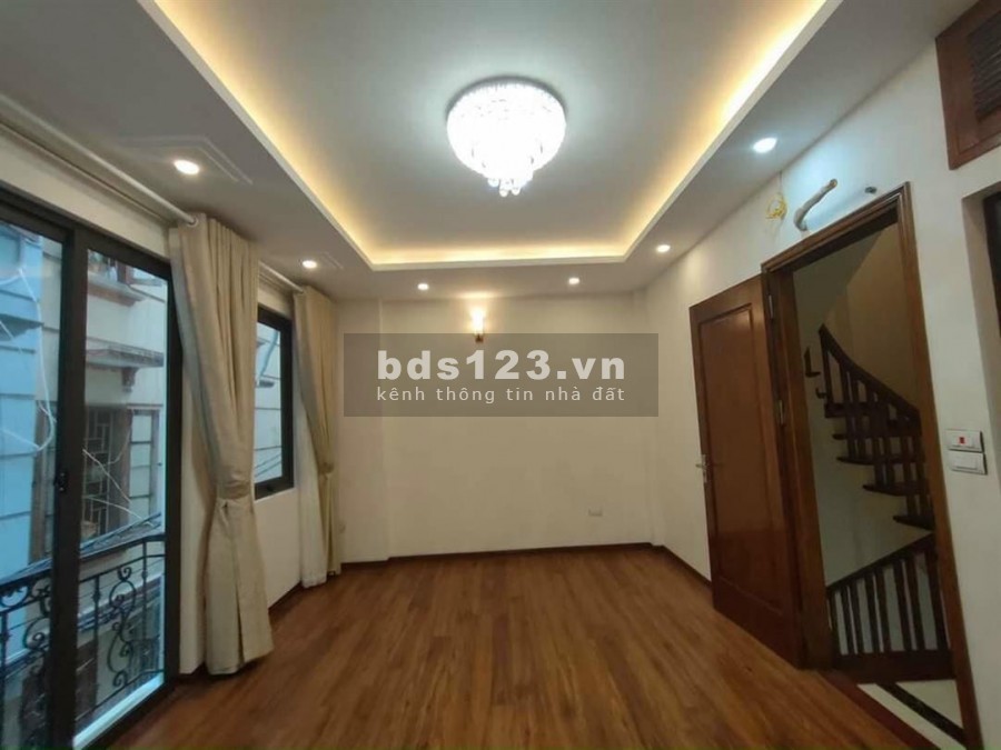Bán nhà lô góc thoáng mát, ô tô 16 chỗ đổ cửa, công năng đầy đủ, ở cực sướng, lhcc