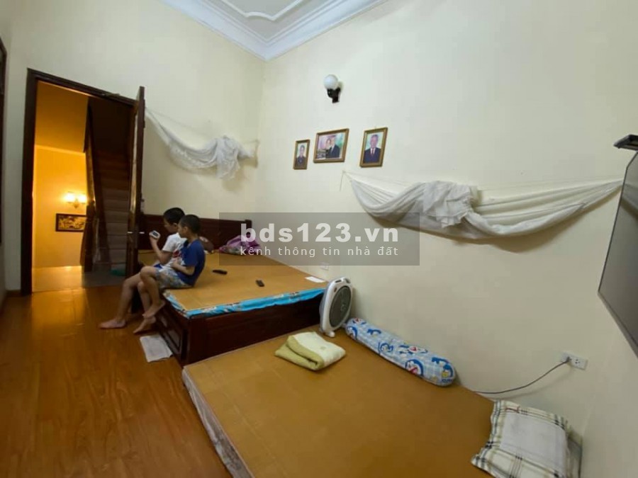 Bán nhà đẹp phố Hào Nam, 6 tầng, 3 phòng ngủ, giá hơn 2 tỷ, ba gác đổ cửa