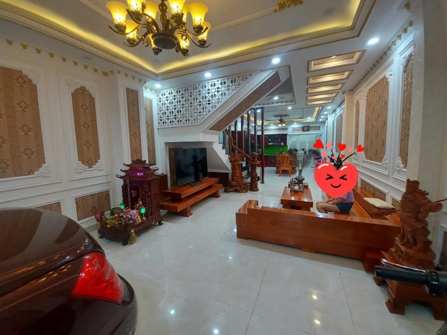 Hẻm xe hơi thông nhà rộng 105m2, 4 tầng, có nội thất đẳng cấp, giá 10.75 tỷ, Lê Đức Thọ Gò Vấp