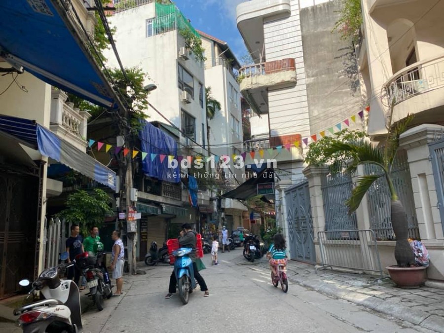 Bán nhà đẹp phố Hào Nam, 6 tầng, 3 phòng ngủ, giá hơn 2 tỷ, ba gác đổ cửa