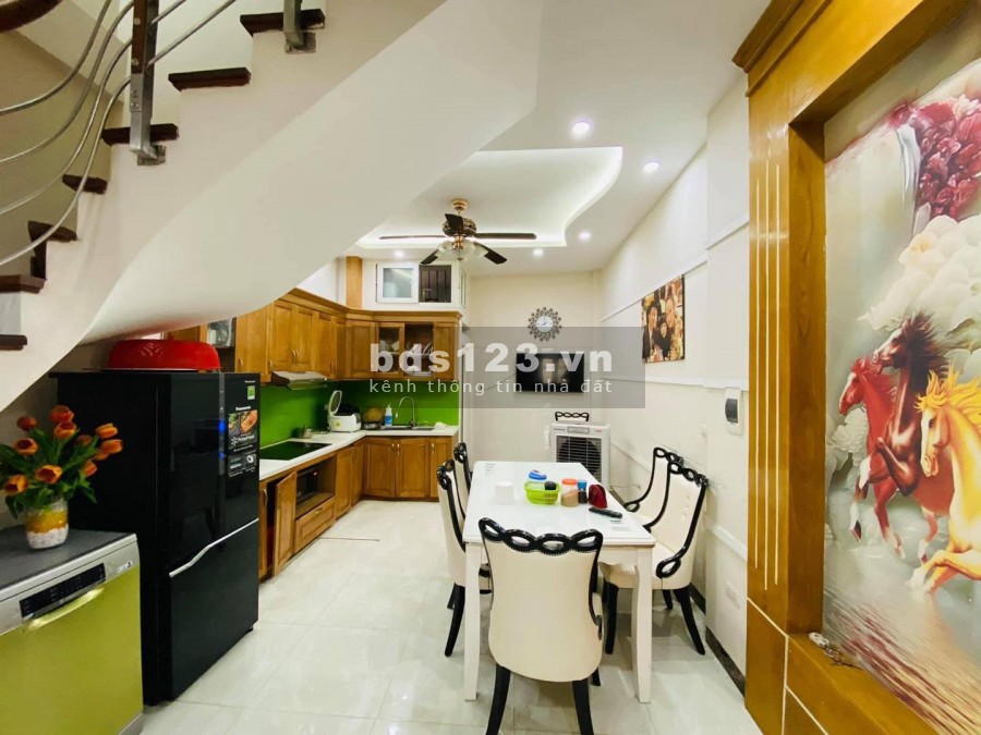 Bán nhà lô góc, ngõ 43 Trung Kính 5 tầng full nội thất dt 46m2 giá 5.4 tỷ LH 0392969999