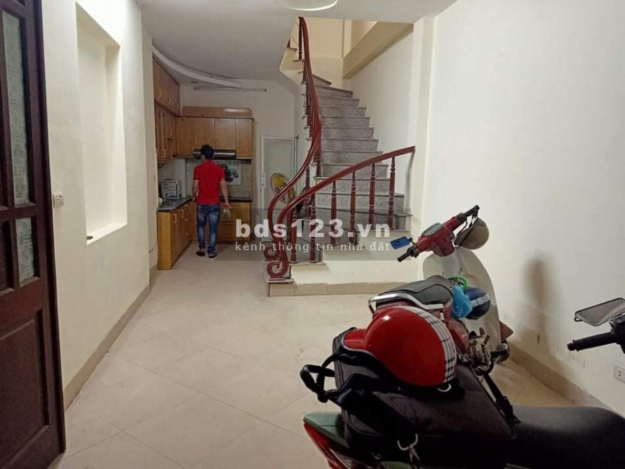 Bán nhà riêng 4 tầng phường Thanh Trì, 10m ra ô tô, xe 3 bánh đỗ cửa, ngõ thông, thẳng, 2.47 tỷ.