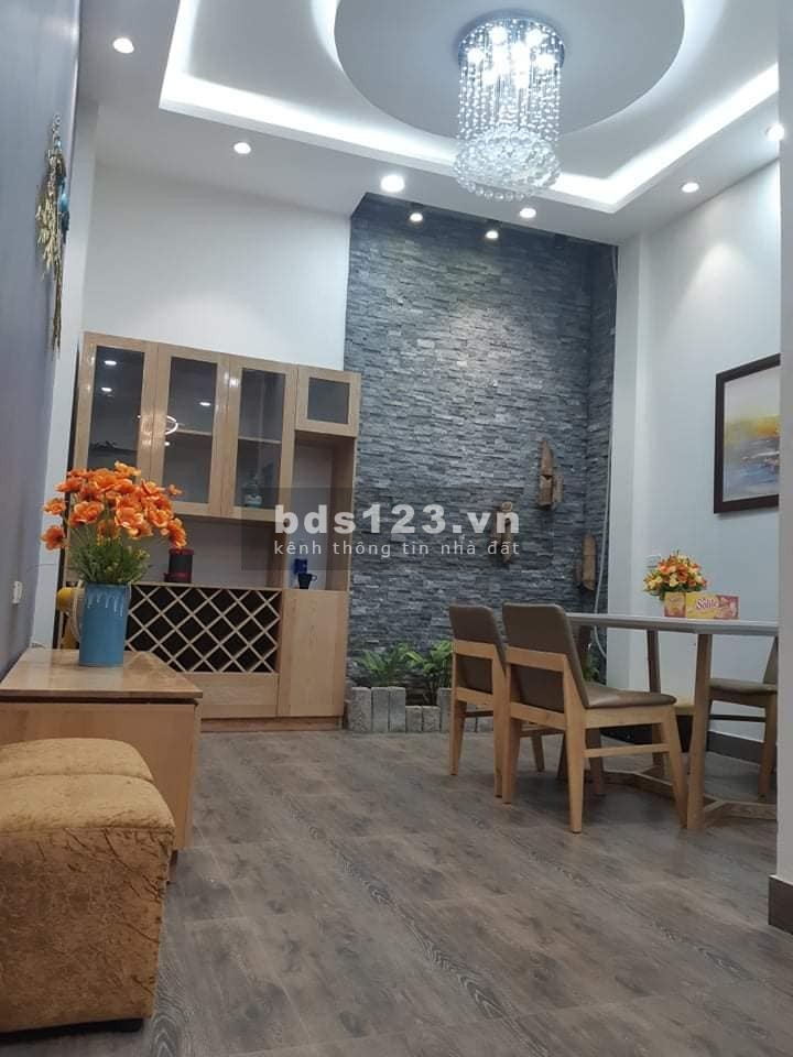Bán nhà Nguyễn Đức Cảnh, Hoàng Mai, 44m2, 4 tầng, MT 4m, gần phố, về ở ngay, 3.8 tỷ