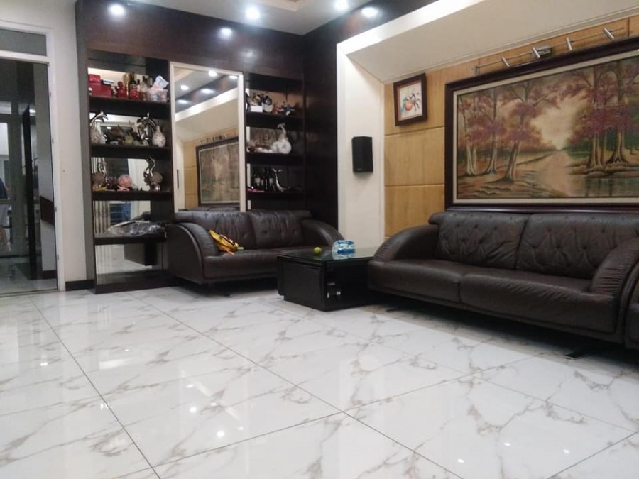 Bán nhà phố Thái Hà, diện tích 50m2, ô tô tránh, giá 8.5 tỷ, sổ đỏ chính chủ