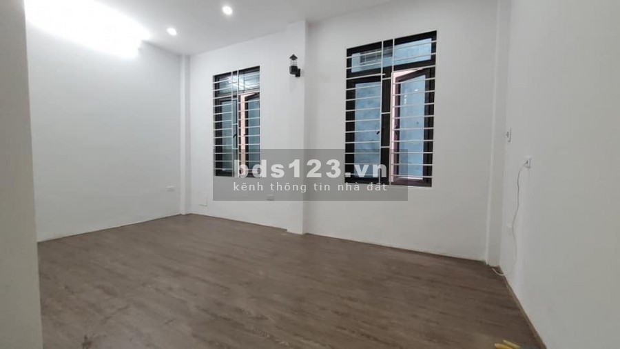 Nhà Lĩnh Nam diện tích sử dụng 40m2, đúc 4 tầng giá bán 2.8 tỷ sổ riêng, lhcc