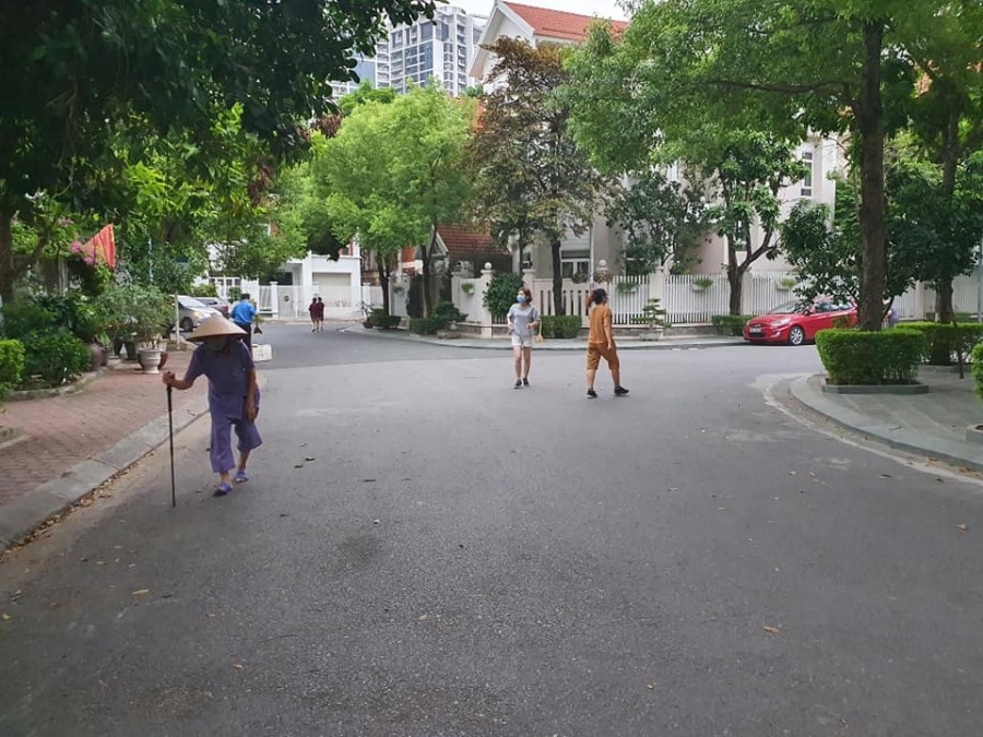 Bán Nhà MP Nguyễn Văn Trỗi, Vỉa Hè, View Hồ, Lô Góc, Kinh Doanh, Thang Máy Giá 11 Tỷ