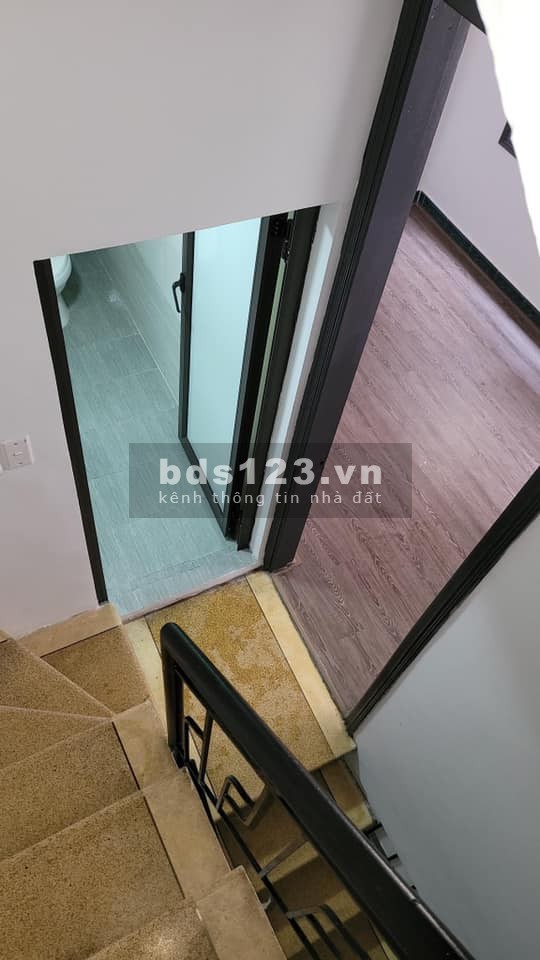 Nhà Lĩnh Nam diện tích sử dụng 40m2, đúc 4 tầng giá bán 2.8 tỷ sổ riêng, lhcc