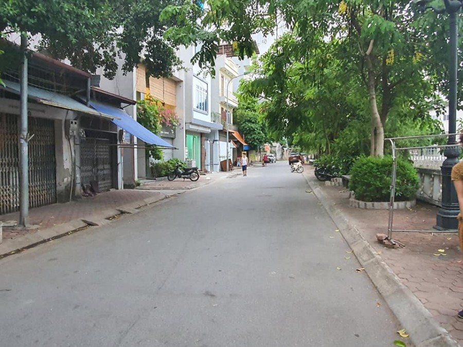 Bán Nhà MP Nguyễn Văn Trỗi, Vỉa Hè, View Hồ, Lô Góc, Kinh Doanh, Thang Máy Giá 11 Tỷ