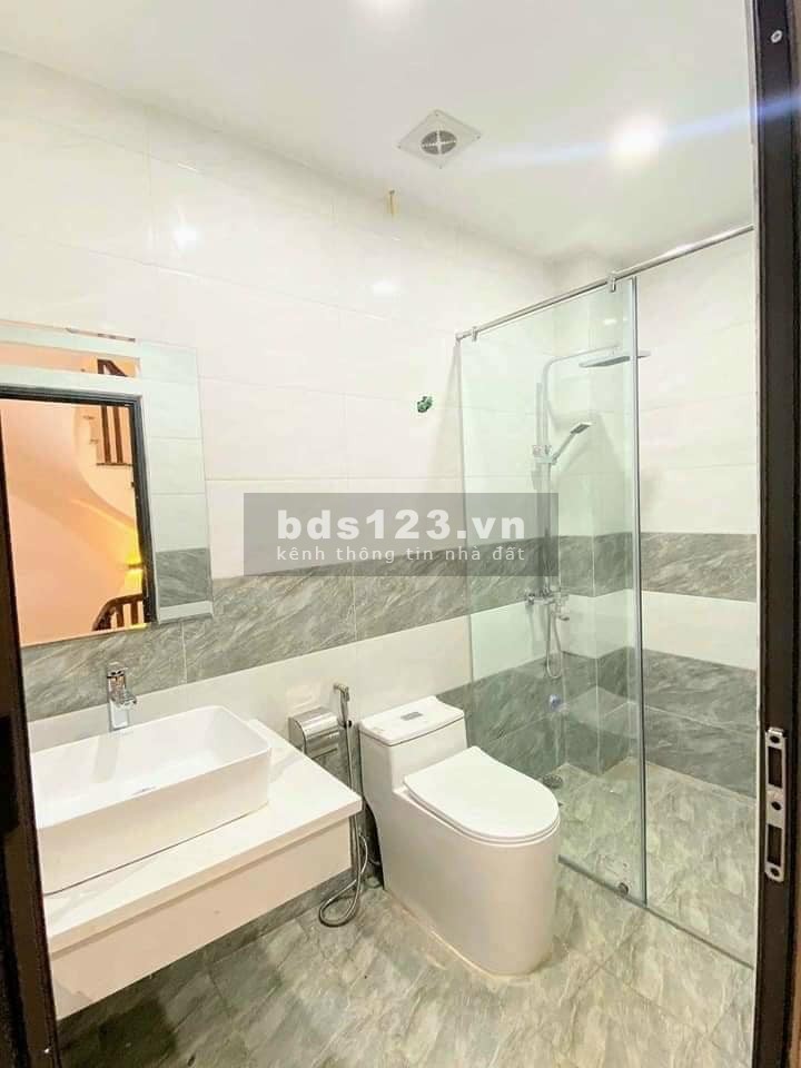 Bán nhà Hoàng Liệt, Linh Đàm 5 tầng 41m2 giá 3.75 tỷ, cách ô tô tránh 30m, bãi ô tô gần nhà