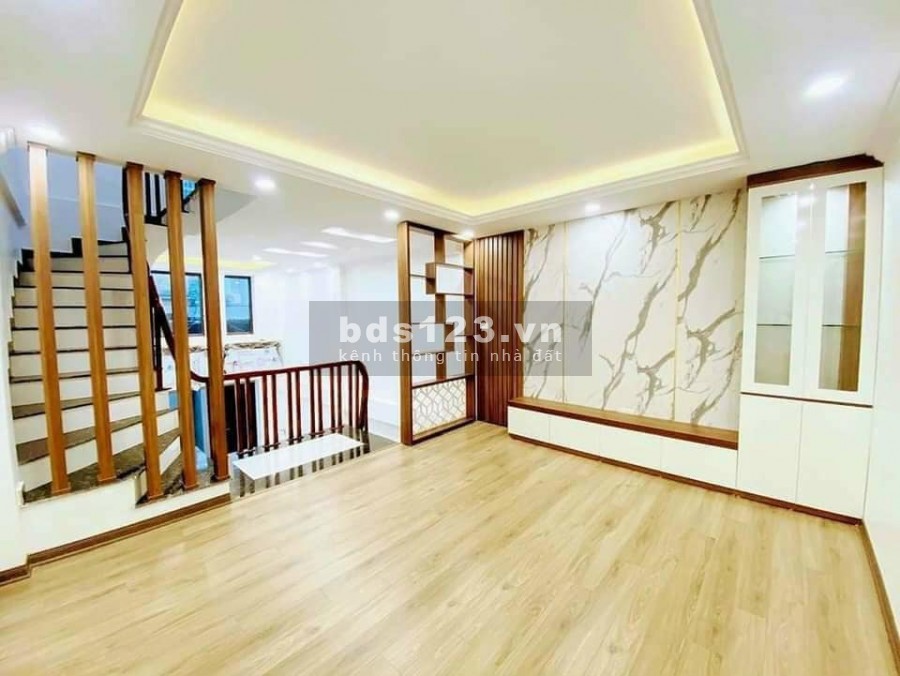 Bán nhà Hoàng Liệt, Linh Đàm 5 tầng 41m2 giá 3.75 tỷ, cách ô tô tránh 30m, bãi ô tô gần nhà