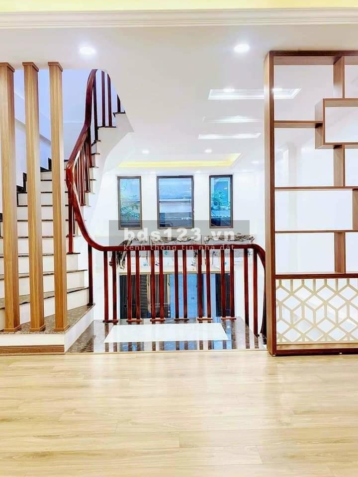 Bán nhà Hoàng Liệt, Linh Đàm 5 tầng 41m2 giá 3.75 tỷ, cách ô tô tránh 30m, bãi ô tô gần nhà