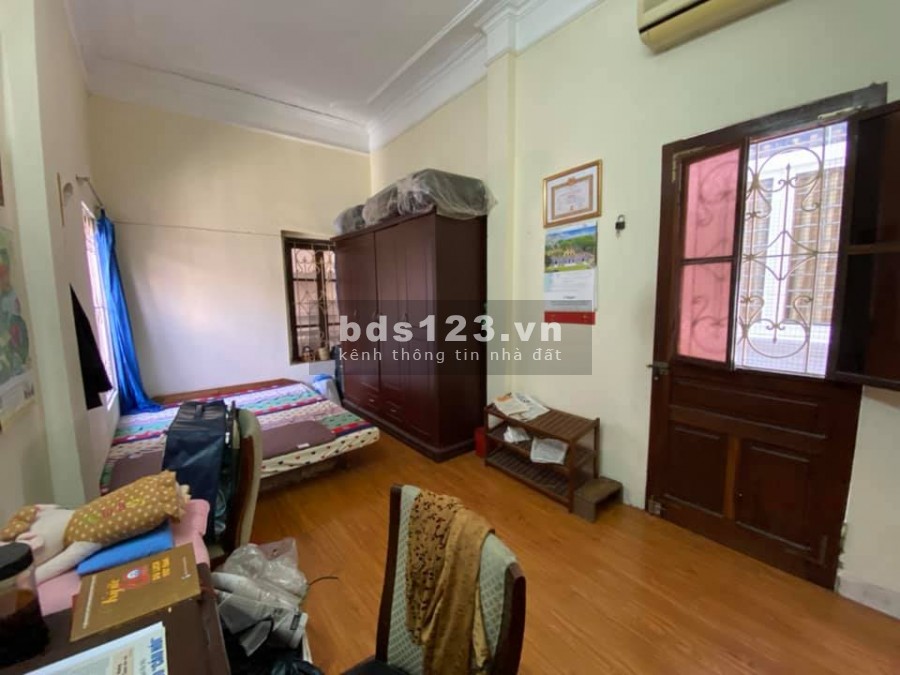 Bán nhà đẹp phố Hào Nam, 6 tầng, 3 phòng ngủ, giá hơn 2 tỷ, ba gác đổ cửa