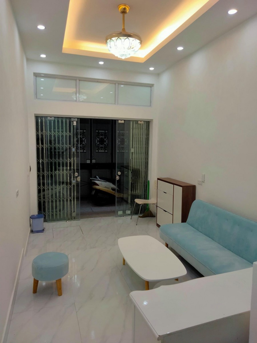 Hai Bà Trưng giá nhỉnh 2 tỷ nhà nguyên căn đẹp 5 tầng mt 3.1m ở luôn