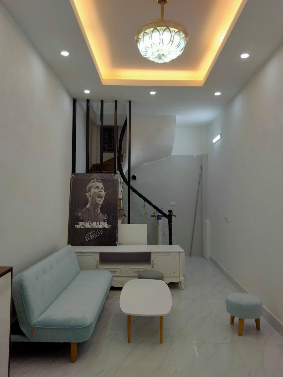 Hai Bà Trưng giá nhỉnh 2 tỷ nhà nguyên căn đẹp 5 tầng mt 3.1m ở luôn