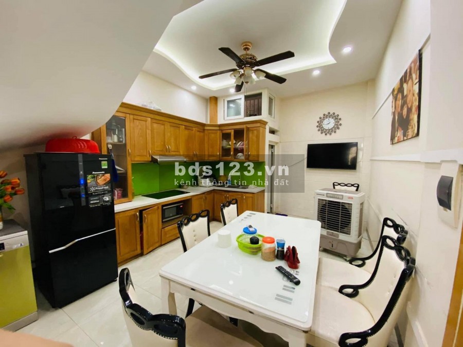 Bán nhà lô góc, ngõ 43 Trung Kính 5 tầng full nội thất dt 46m2 giá 5.4 tỷ LH 0392969999