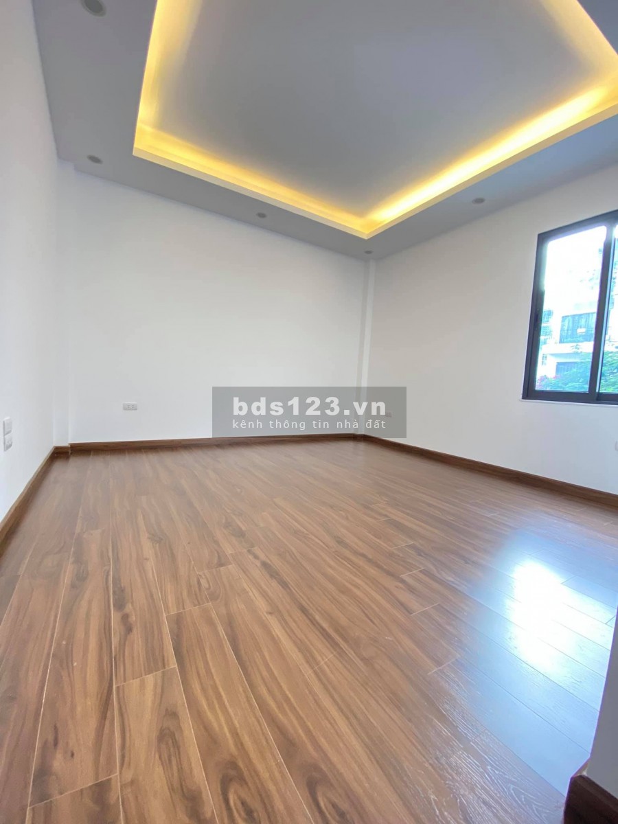 Tòa Nhà 7 Tầng Thang Máy Mặt Phố - Vỉa Hè DT 65M, mặt tiền: 4m. Đ Phú Diễn, Giá: 13.5 tỷ