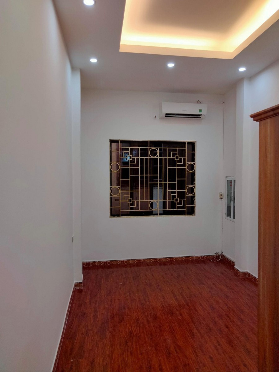 Hai Bà Trưng giá nhỉnh 2 tỷ nhà nguyên căn đẹp 5 tầng mt 3.1m ở luôn