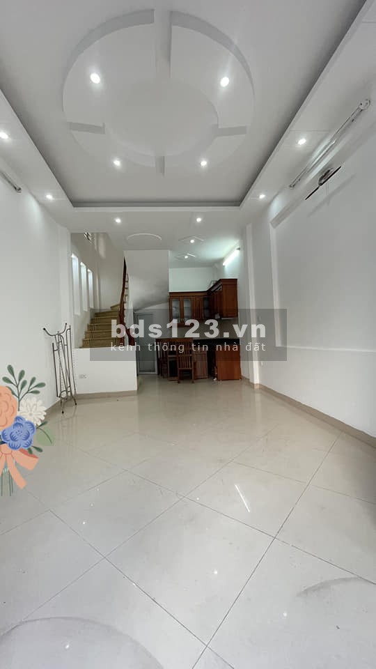 Bán nhà Kim Giang 38m2 x 5 tầng, 3 ngủ ở ngay, mt hơn 4m, giá bán 3.2 tỷ