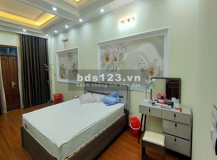 Bán nhà hiếm có Hoàng Như Tiếp, gara ô tô kd đỉnh, dt 43m2, 5 tầng, giá nhỉnh 6 tỷ, lhcc