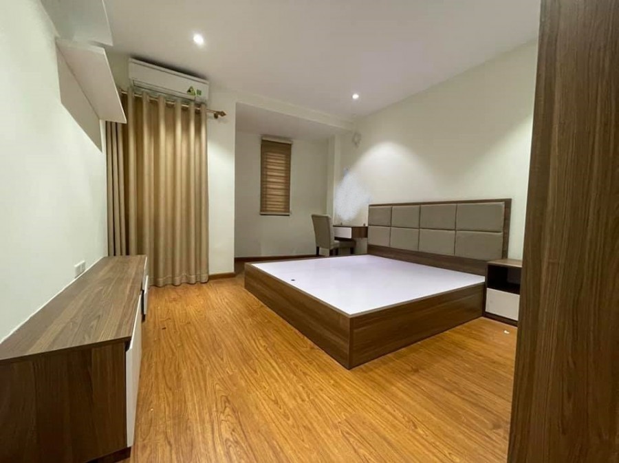 Nhà 8 tầng, phố Phạm Văn Đồng- CG, 42m2, Ô tô. Kinh doanh. Giá 8 tỷ6