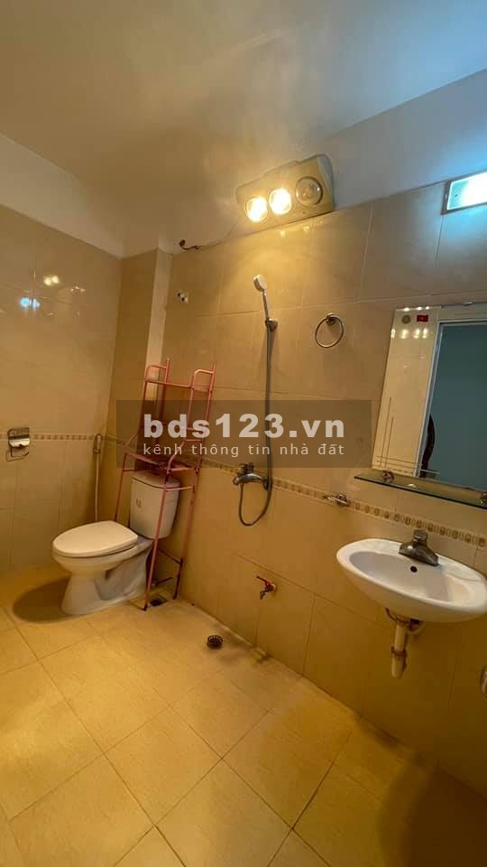 Bán nhà Kim Giang 38m2 x 5 tầng, 3 ngủ ở ngay, mt hơn 4m, giá bán 3.2 tỷ