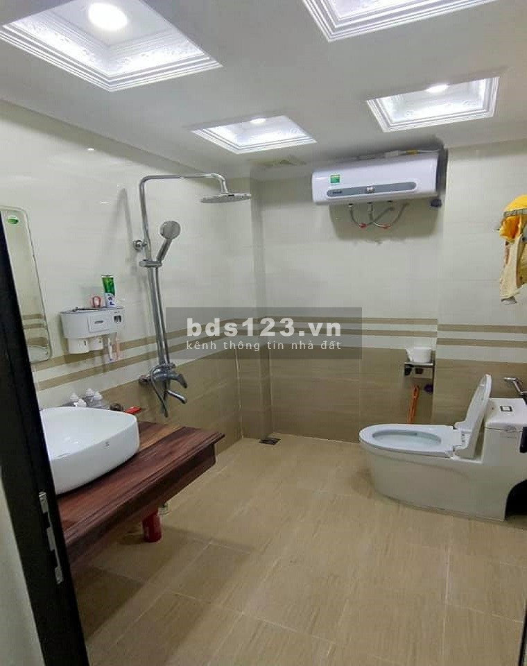 Bán nhà hiếm có Hoàng Như Tiếp, gara ô tô kd đỉnh, dt 43m2, 5 tầng, giá nhỉnh 6 tỷ, lhcc