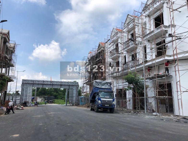 Kẹt tiền bán gấp căn nhà diện tích sử dụng 267m2, 4 lầu…