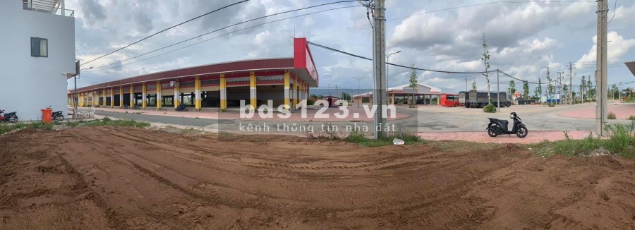 Bán nhanh nền đất vị trí đẹp, lô góc, tọa lạc ngay trung tâm khu đô thị Thạnh Phú