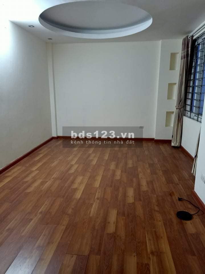 Bán nhà riêng 4 tầng phường Thanh Trì, 10m ra ô tô, xe 3 bánh đỗ cửa, ngõ thông, thẳng, 2.47 tỷ.