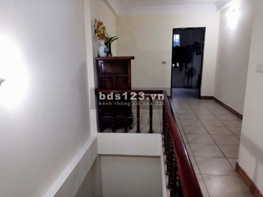 Bán nhà riêng 4 tầng phường Thanh Trì, 10m ra ô tô, xe 3 bánh đỗ cửa, ngõ thông, thẳng, 2.47 tỷ.