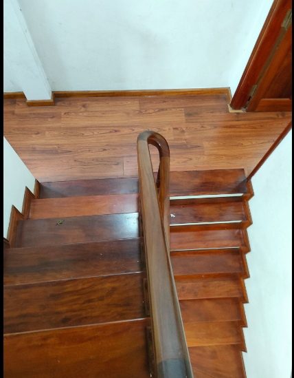 Nhà phố Nguyễn Khang dt 42m2 cách 1 nhà ô tô tránh ở luôn tiện ích đầy đủ.