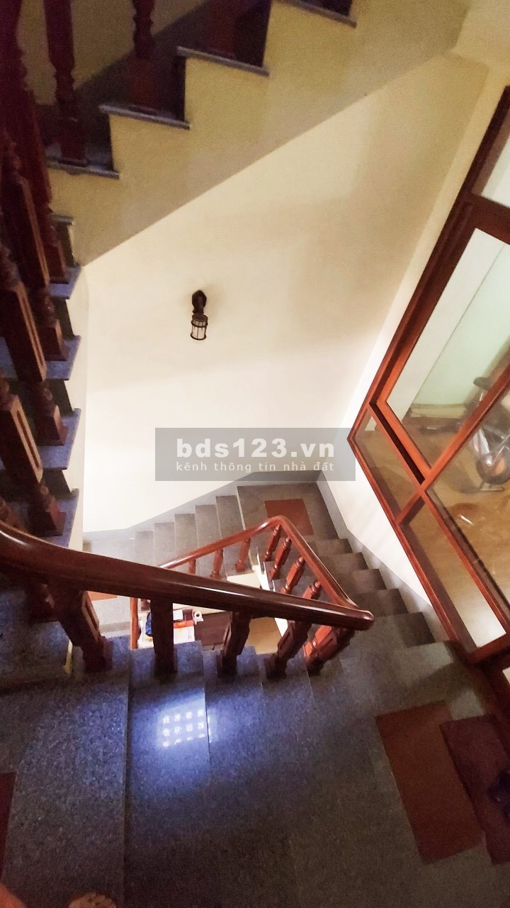 Bán nhà mặt đường Đinh Tiên Hoàng, dt 68m2, mt 4m, 4 tầng, 3 ngủ, gara, chỉ 5 tỷ 2