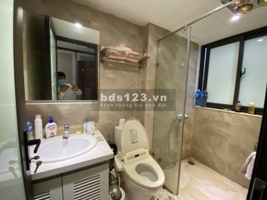 Bán nhà Dương Quảng Hàm, Quận Cầu Giấy, dt 70m2, 5 tầng, mt 4m, giá 12,8 tỷ