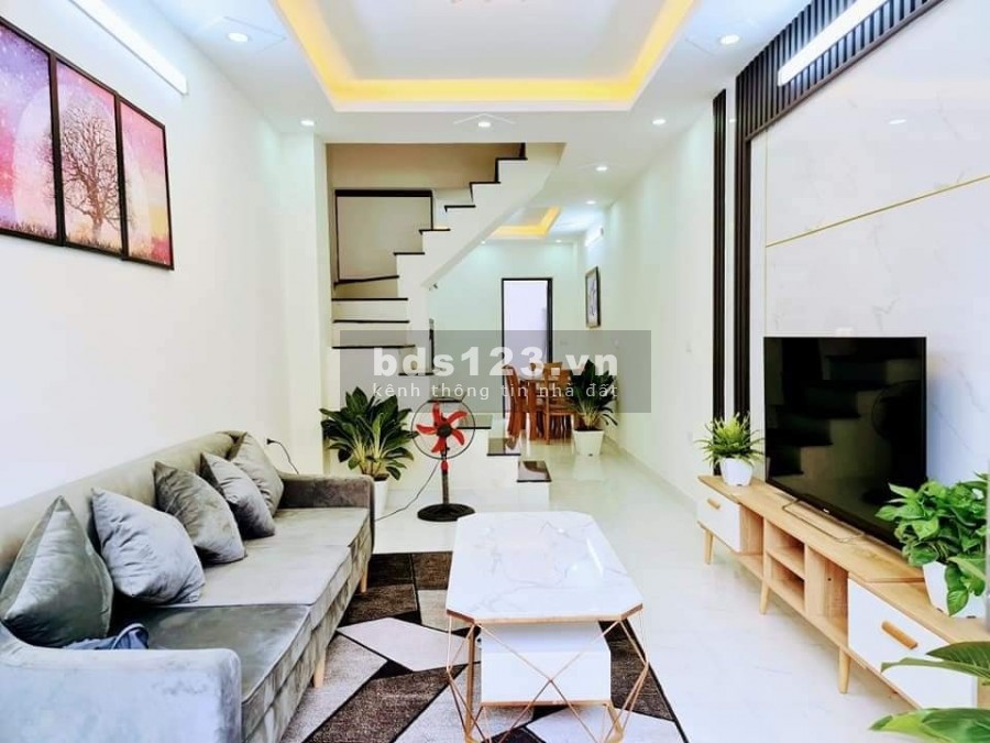 Nhà Vĩnh Hưng lô góc cách phố 40m vuông vắn vượng lộc, sổ đỏ đẹp, pháp lý chuẩn