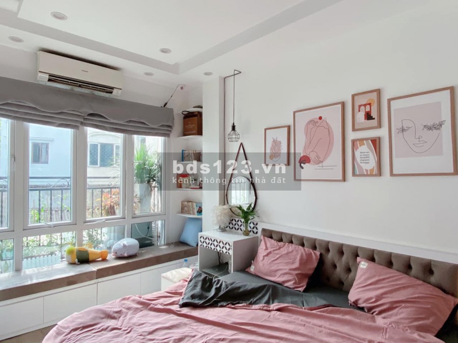 Tôi cần bán gấp nhà mặt phố Quán Thánh giá 2 tỷ, diện tích 10m2, kinh doanh tốt