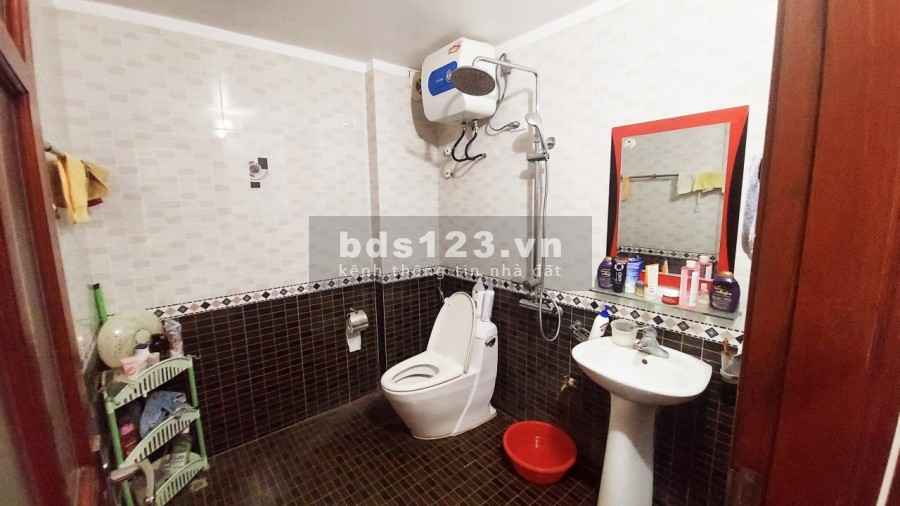 Bán nhà mặt đường Đinh Tiên Hoàng, dt 68m2, mt 4m, 4 tầng, 3 ngủ, gara, chỉ 5 tỷ 2