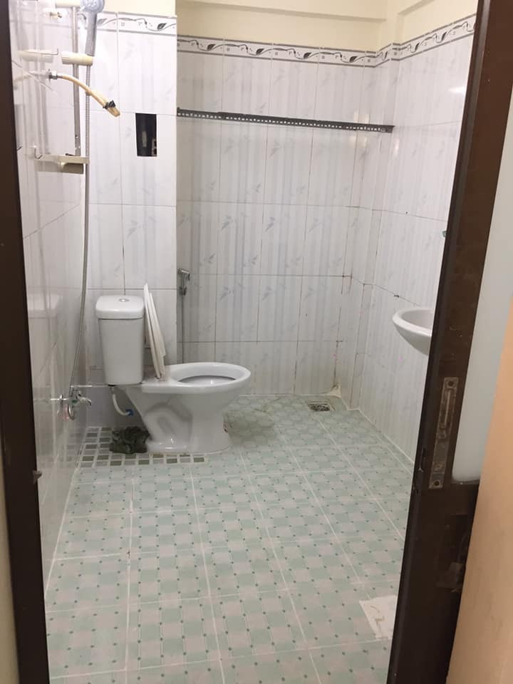 Bán nhà ngỏ hẽm Bến Vân Đồn Phường 2 Quận 4 dt 28m2 3 tầng, giá 3.3 tỷ