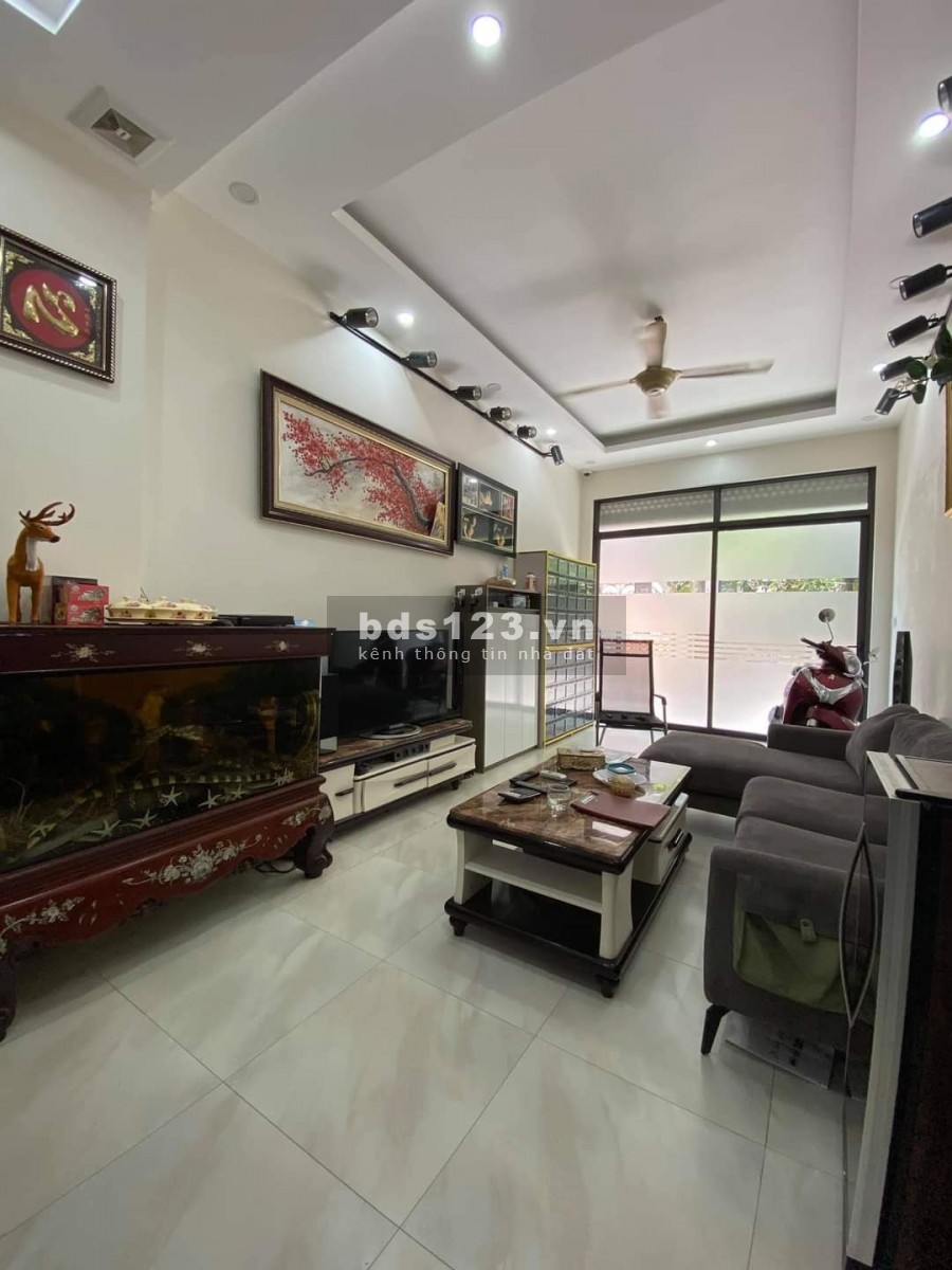 Bán nhà 6 tầng đường Nguyễn Hoàng, Quận Cầu Giấy, giá 5.9 tỷ, lh 0902556333
