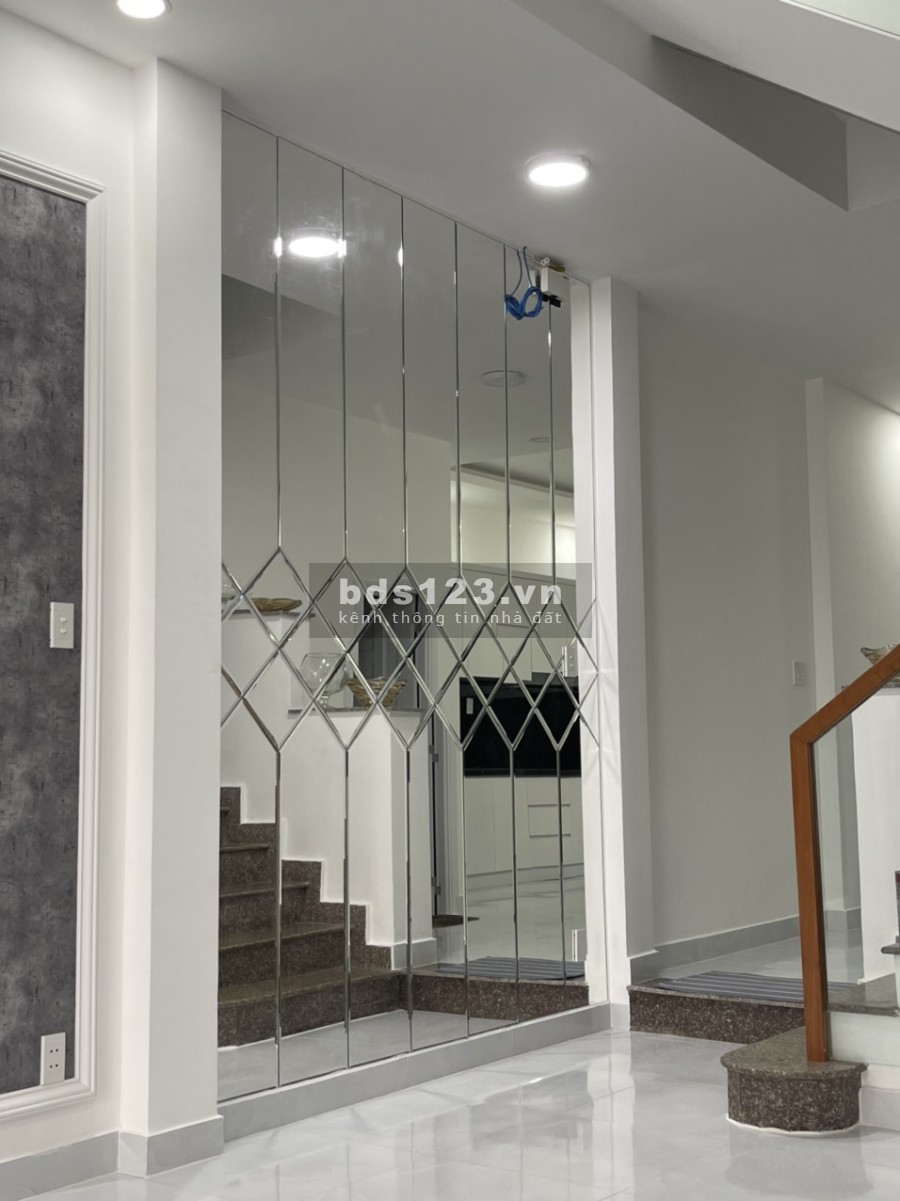 Nhà Mới Xây đường Tô Hiến Thành, phường 15, Quận 10, sổ hồng công chứng ngay