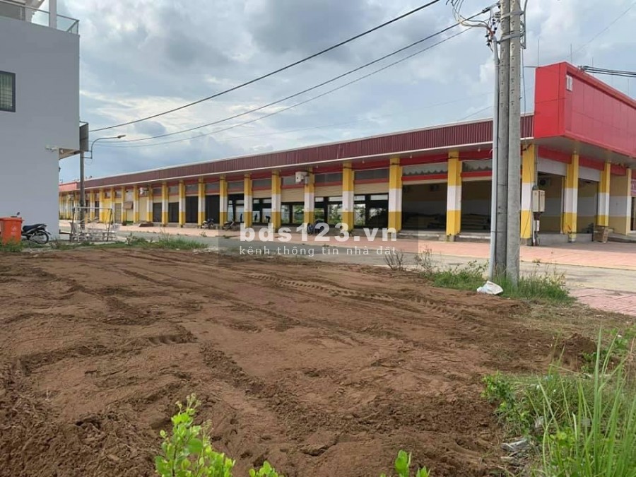 Bán nhanh nền đất vị trí đẹp, lô góc, tọa lạc ngay trung tâm khu đô thị Thạnh Phú