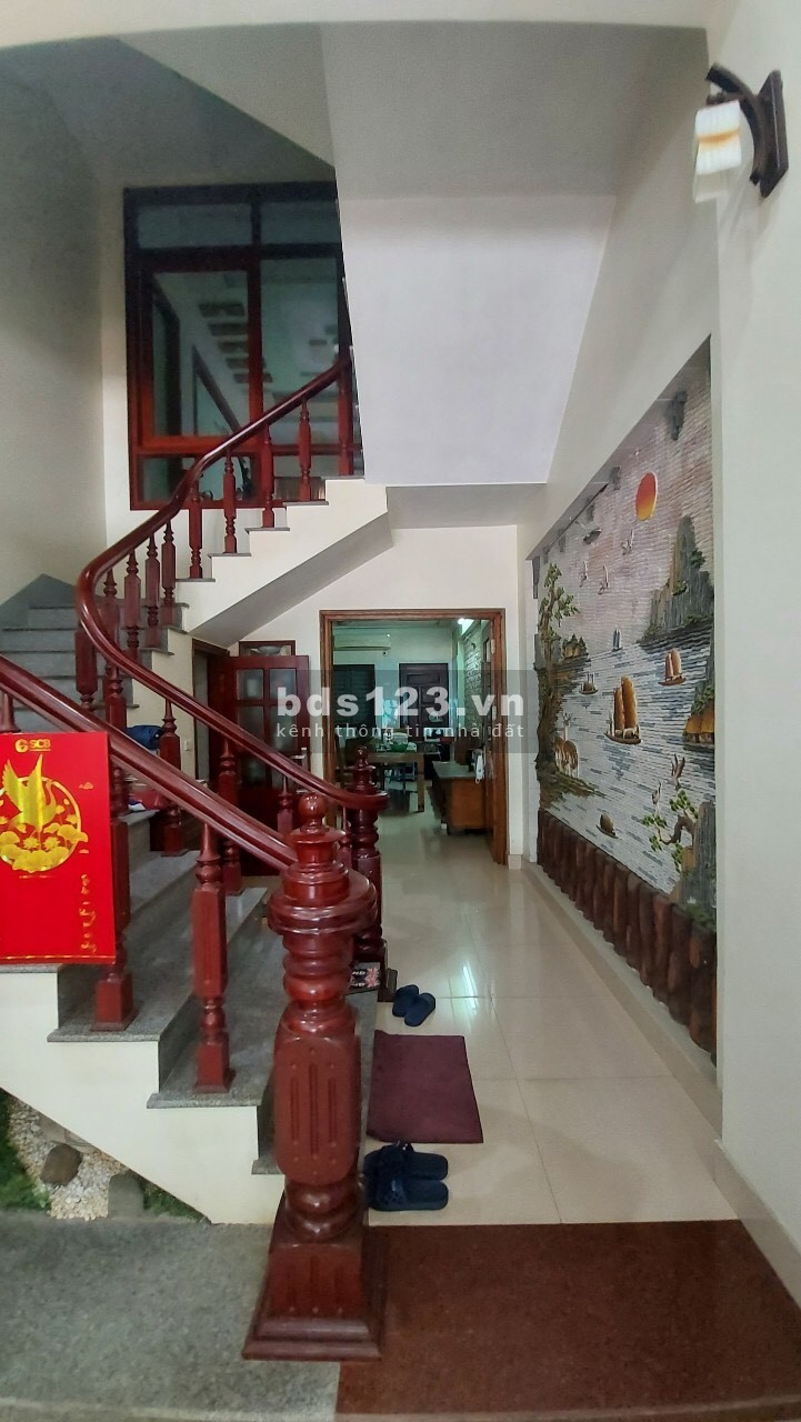 Bán nhà mặt đường Đinh Tiên Hoàng, dt 68m2, mt 4m, 4 tầng, 3 ngủ, gara, chỉ 5 tỷ 2
