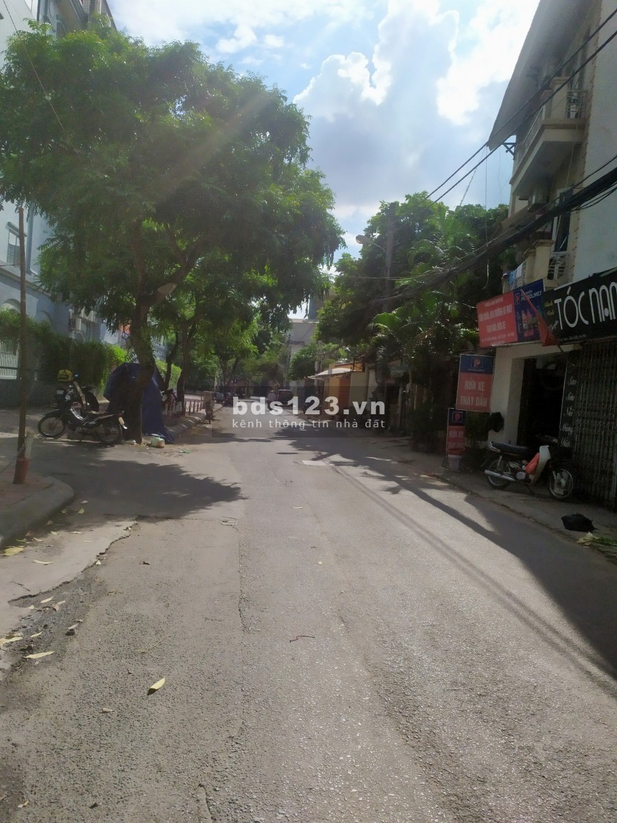Cho thuê nhà riêng Nghĩa Đô: DTSD 200m2, ô tô vào nhà, giá 11 triệu/tháng