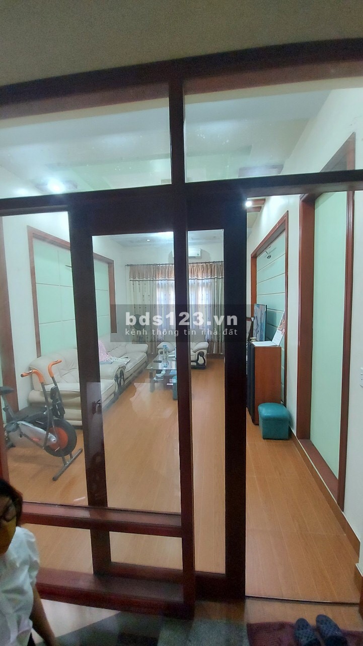 Bán nhà mặt đường Đinh Tiên Hoàng, dt 68m2, mt 4m, 4 tầng, 3 ngủ, gara, chỉ 5 tỷ 2